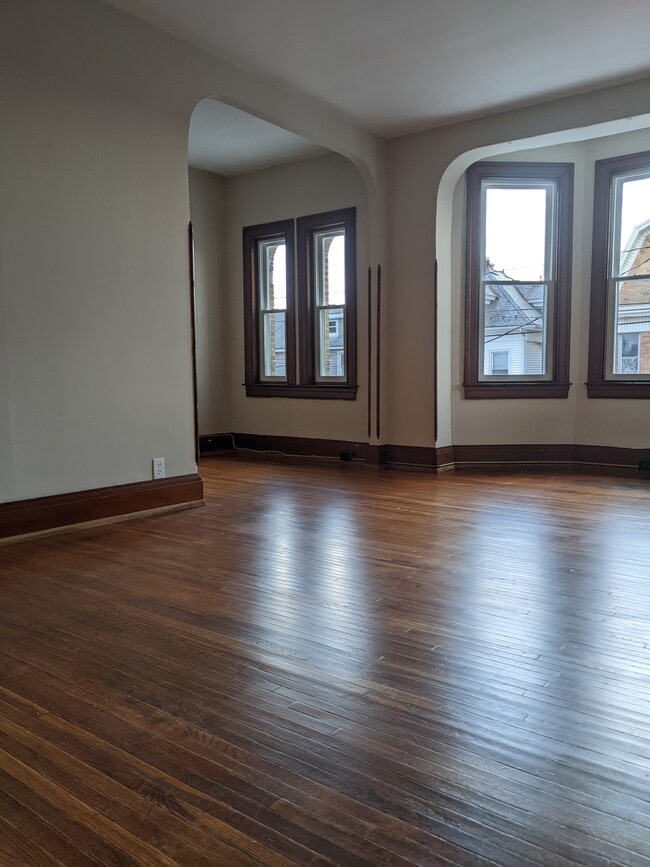 Building Photo - 33 E Main St