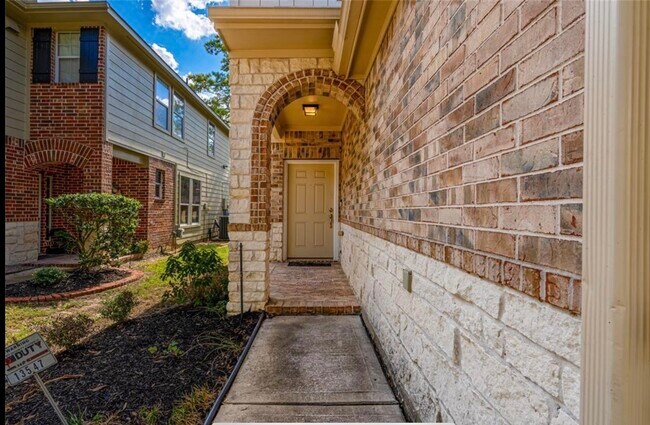 Foto del edificio - 13547 Fawn Lily Dr