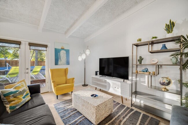 Foto del edificio - 1809 Salem St