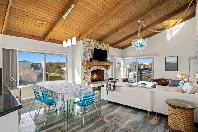 Foto del edificio - Mandalay Shores Beach| Home on Mandalay Be...