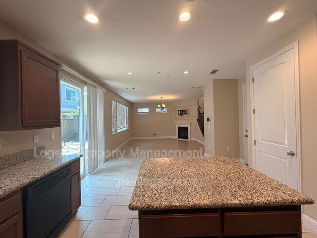 Foto del edificio - 3224 La Paz Dr