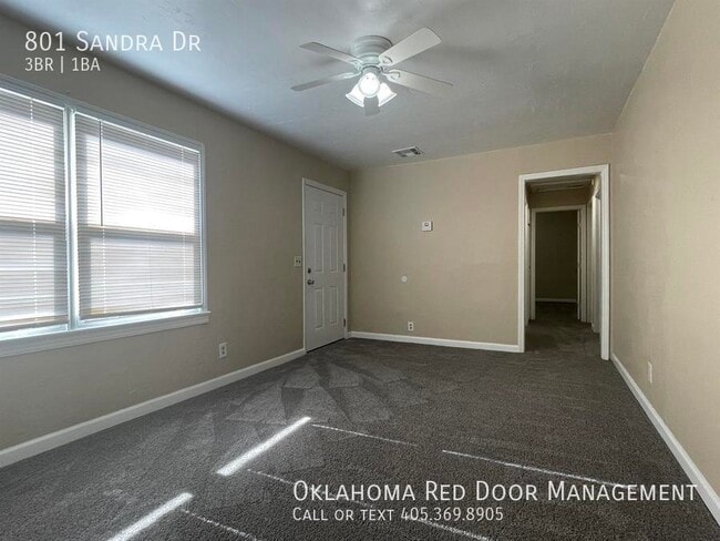 Building Photo - 801 Sandra Dr