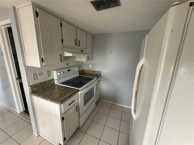 Building Photo - 5048 Lillilea Ln