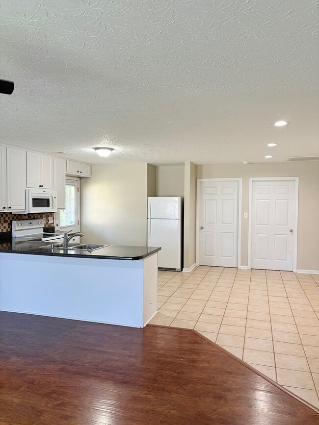 Building Photo - 436 Catalpa Cir