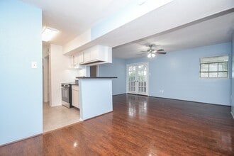 Building Photo - 10603 S Wilcrest Dr