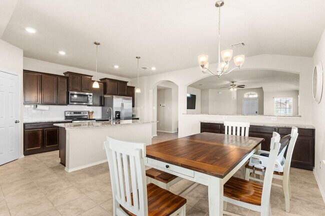 Building Photo - 2416 Elba Dr
