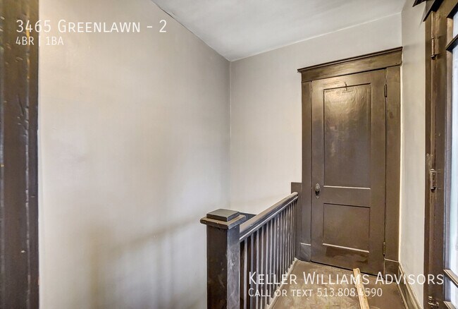 Foto del edificio - Spacious 4BR in 2 family