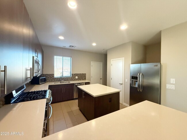 Foto del edificio - 7847 N 20th Glen