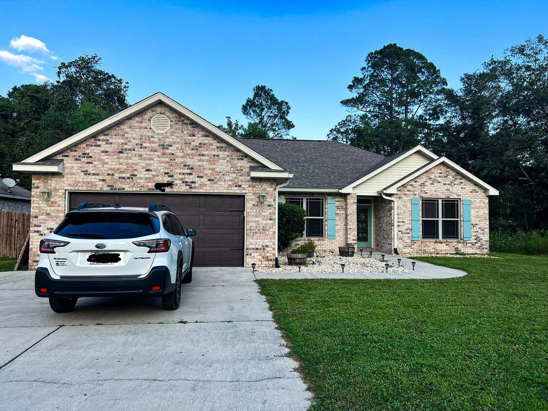 Foto principal - 468 W College Blvd
