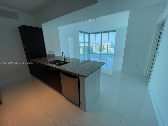Foto del edificio - 950 Brickell Bay Dr