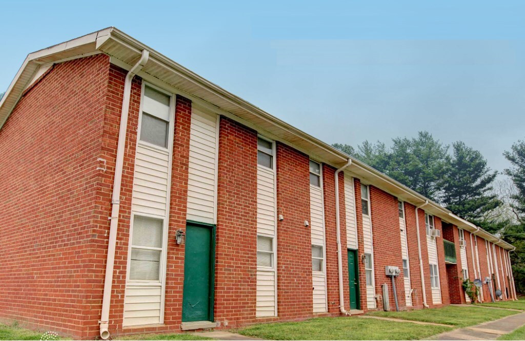 Welcome to Mountain View Towhomes - 612 Charles St