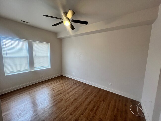 Foto del edificio - 8246 S Racine Ave
