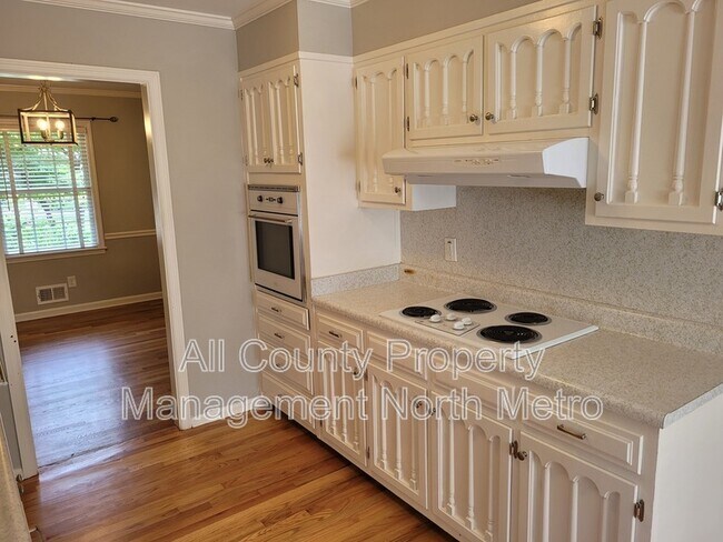 Building Photo - 777 Foxcroft Cir SE