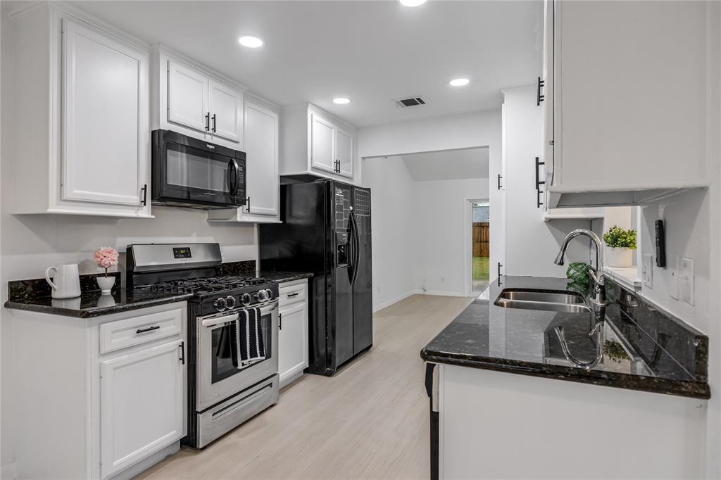 Foto principal - 2407 Tinechester Dr