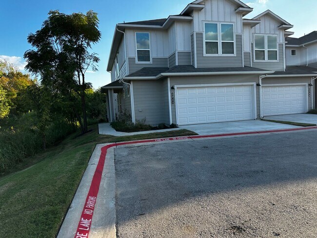 Foto del edificio - For Lease – Modern 2023 Condo Backing to Greenbelt | Creekside at Pioneer Crossing West