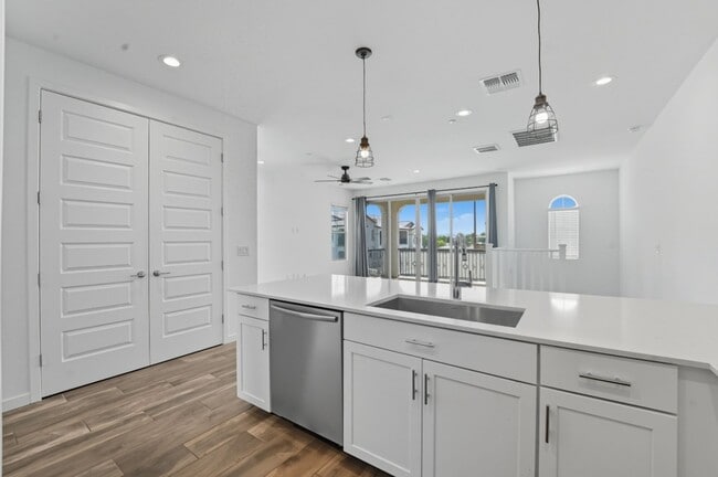 Building Photo - 4063 E Amoroso Dr