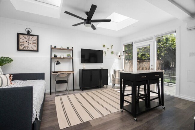 Building Photo - Stunning Furnished Mission Hills Studio w/...