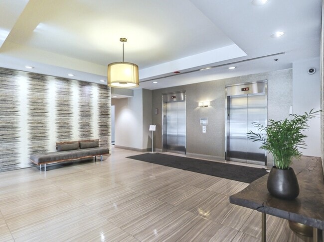 Foto del edificio - 330 N Jefferson St