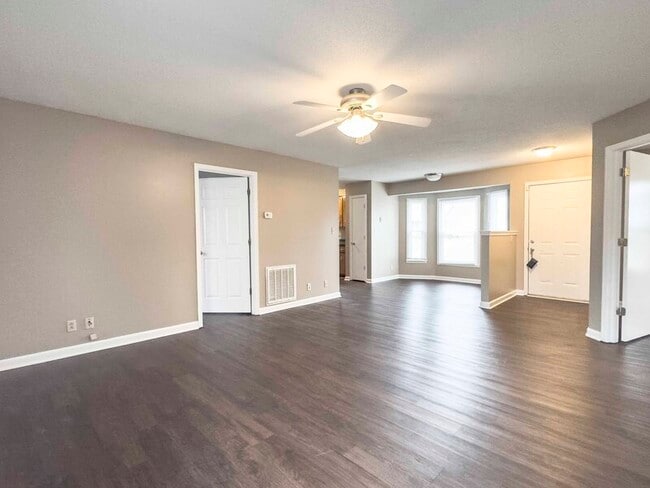 Building Photo - 587 Joshua Dr