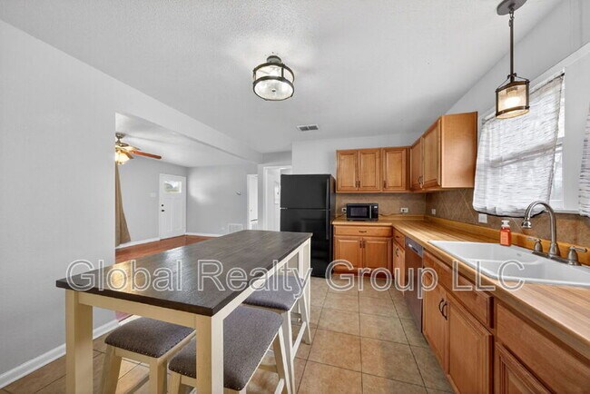 Foto del edificio - 408 Aviation Ave