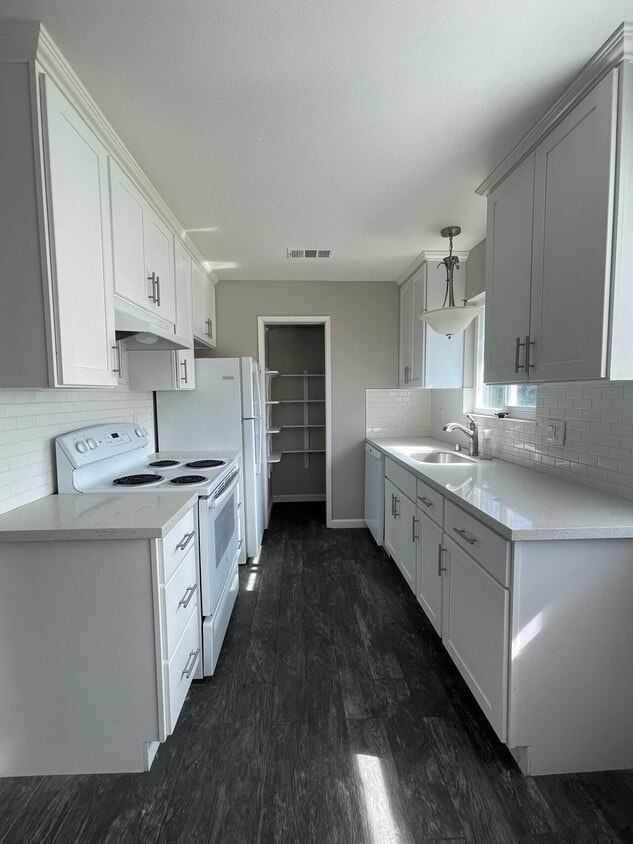 Building Photo - 7344/3