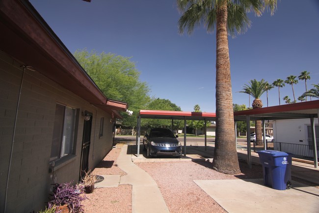 Building Photo - 2102 S Granada Dr