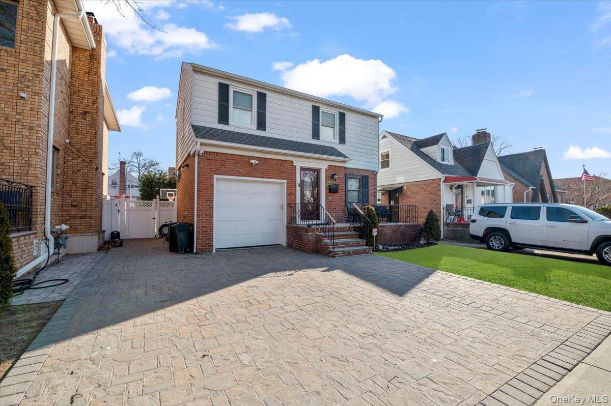 Foto principal - 73-51-7187 187th St