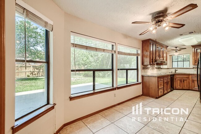 Building Photo - 2118 Waterfall Dr