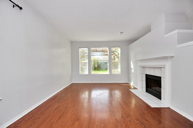 Building Photo - 15711 Rosewood Hill Ct