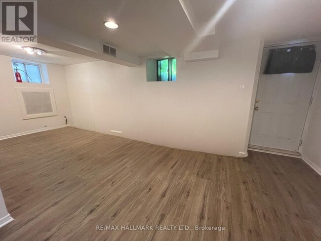Building Photo - 202 Heward Ave