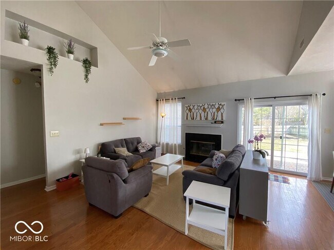 Foto del edificio - 10331 Lakeland Dr