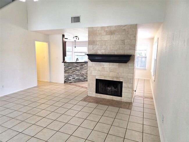 Building Photo - 1600 Hollow Tree Blvd
