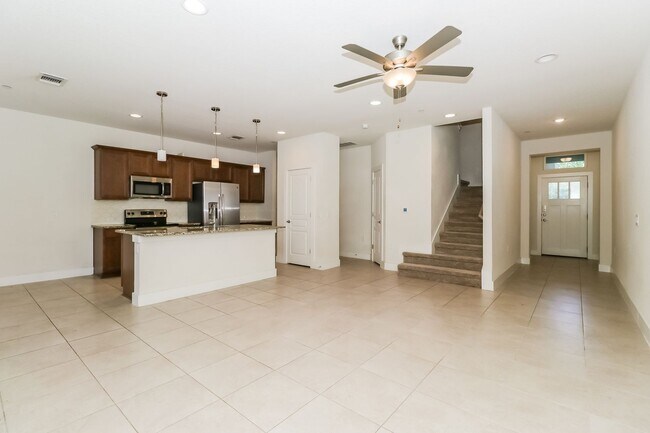 Foto del edificio - Beautiful two level Condo