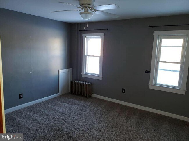 Building Photo - 519 E Elm St