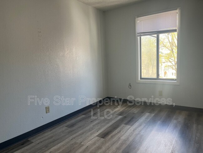 Foto del edificio - 619 S Walnut St