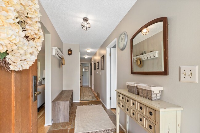 Building Photo - 4bd/2.75ba Seattle House