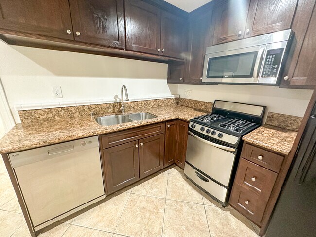 Foto del edificio - 3435 S Catalina St