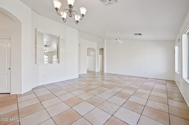 Building Photo - 5047 S Roosevelt St