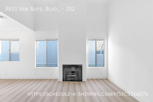 Building Photo - Beautiful updated spacious 1 Bed + 1 Bath ...