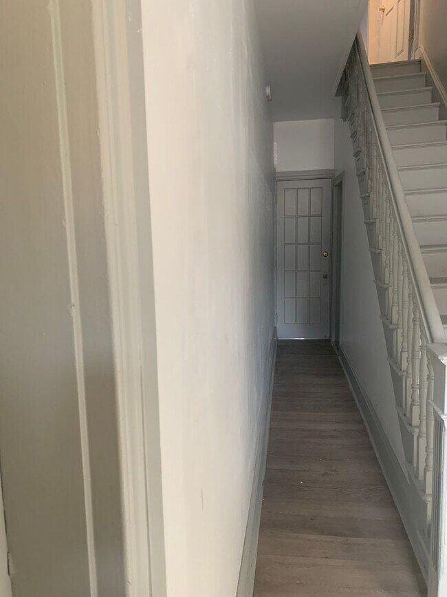 Building Photo - 1st Floor 1 Bedroom West End of York City