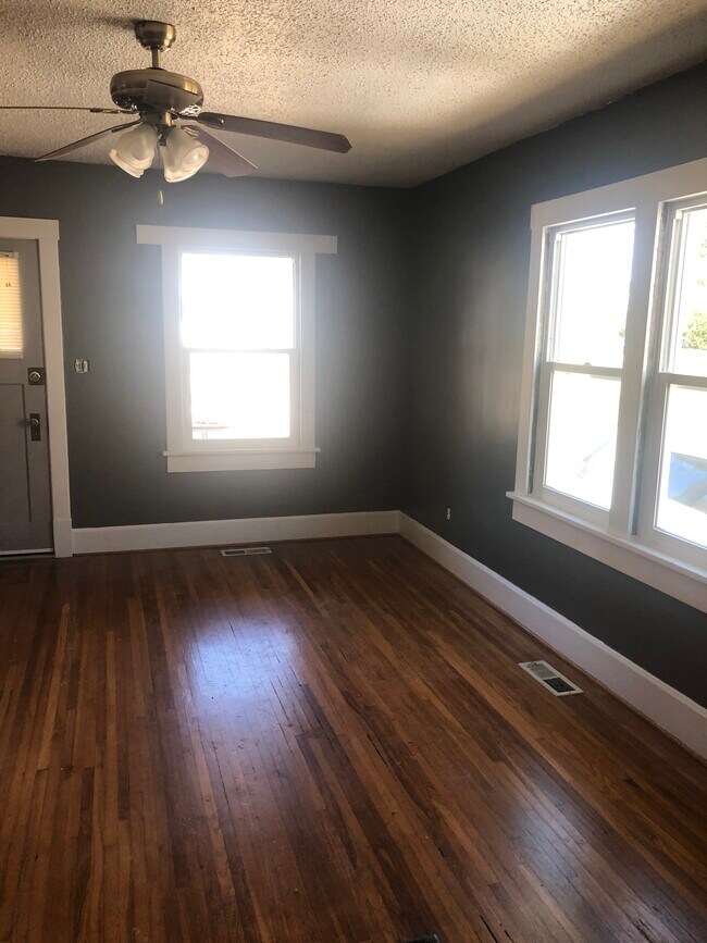 Main floor living room - 604 W Ildereen St