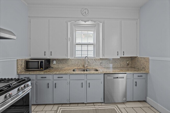 Foto del edificio - Incredibly Well Maintained & Beautiful Hom...