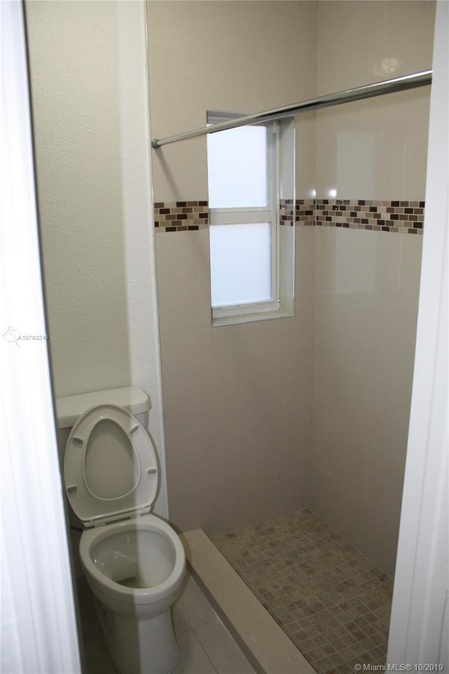 Building Photo - 2320 SW 26th Ln