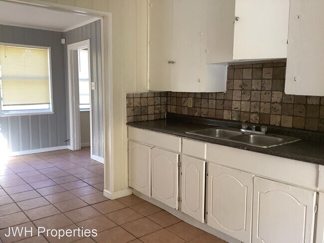 Foto del edificio - 4 br, 1 bath House - 3010 Sunnybrook St