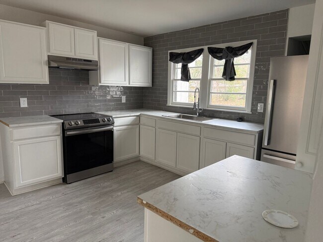 Foto del edificio - 128 Country Club Cir