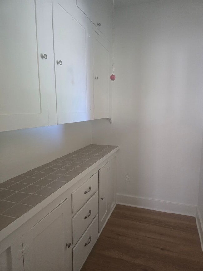 Building Photo - 4 bd 2 ba
