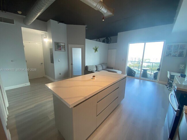 Foto del edificio - 10 SW South River Dr