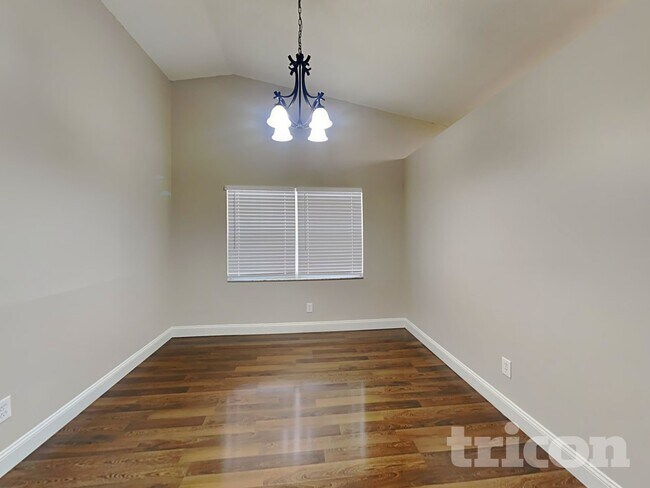 Foto del edificio - 1115 Hardwood Dr