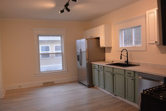 Foto del edificio - 330 E Main St