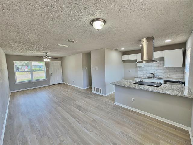 Building Photo - 8721 Santa Clara Dr